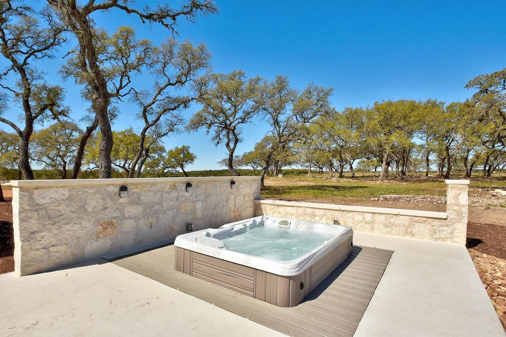 Cabin Rental in Texas with Hot Tub