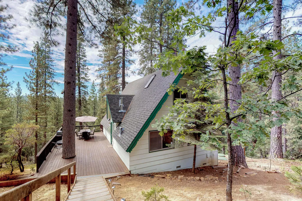 Charming Dog-Friendly A-Frame Cabin in Arnold