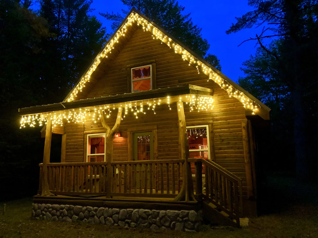 Cozy Secluded Romantic Cabin Rental in Michigan