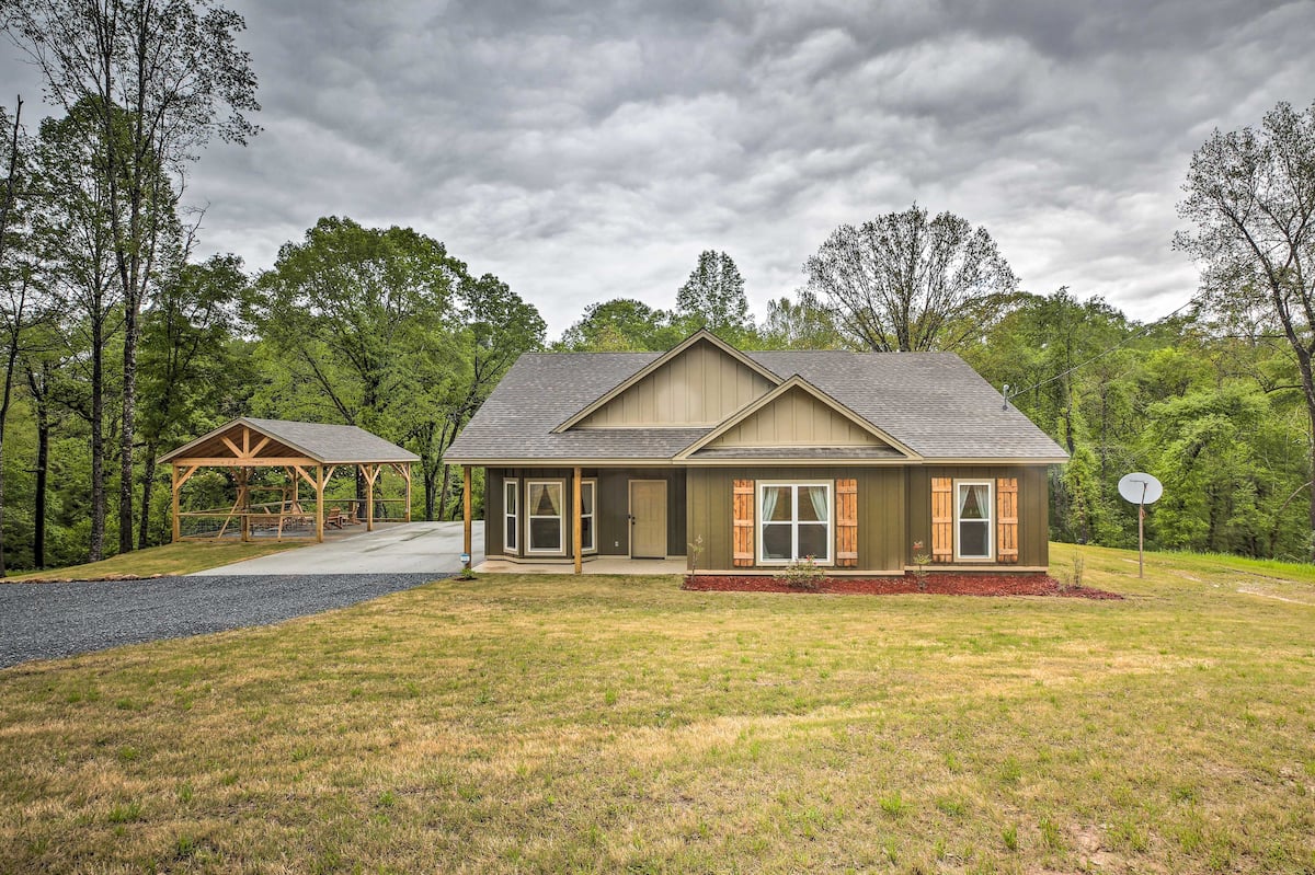 Creekside Cabin Rental in Alabama