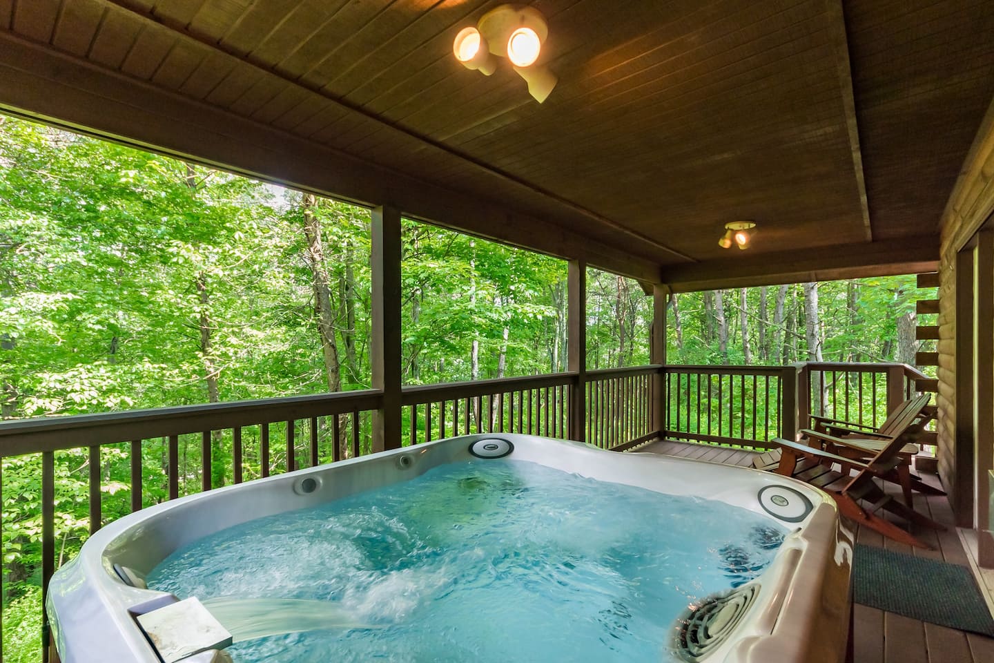 Deer Run - Romantic Cabin in Hocking Hills with Hot Tub