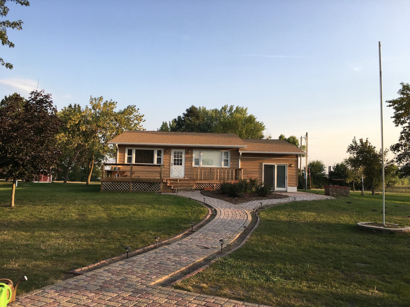 Grand Island:St. Paul Area Cabin on the Lake