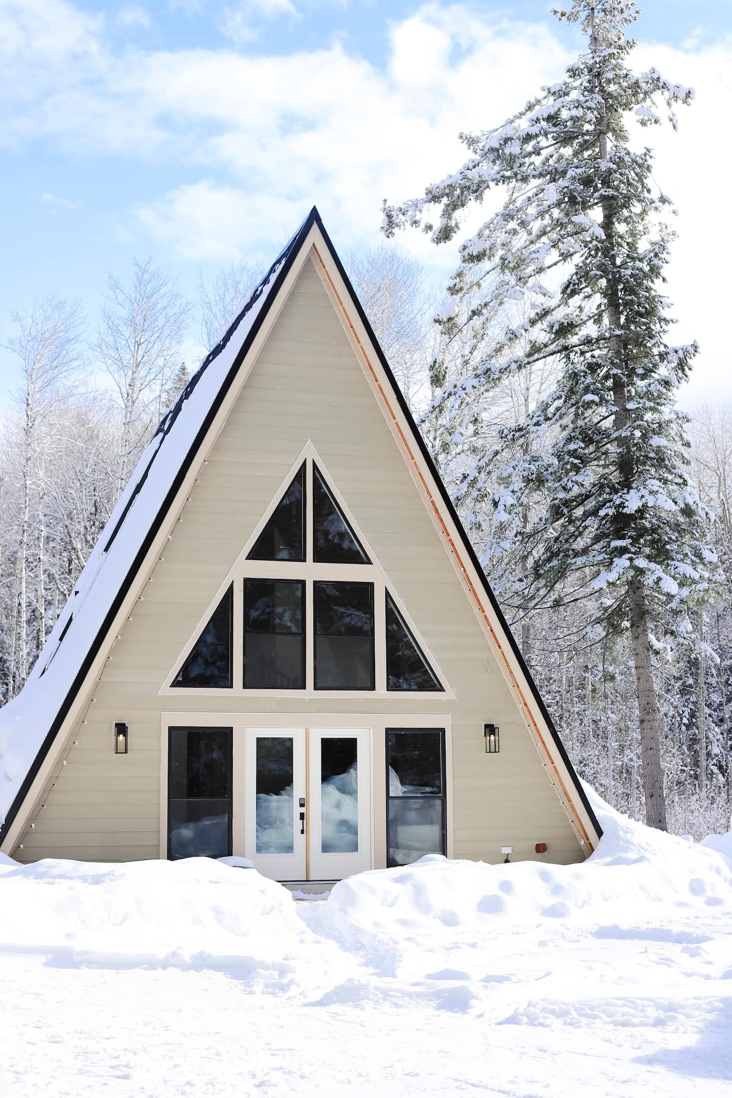 Leavenworth A-Frame Cabin in Winter