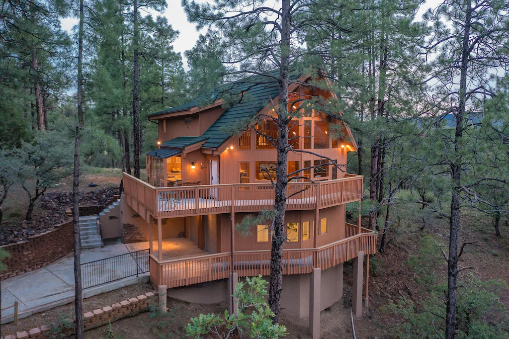 Luxury Cedar Cabin in Arizona