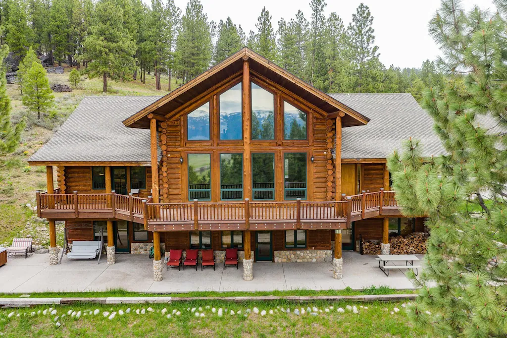 Luxury Log Cabin Near Cascade Lake