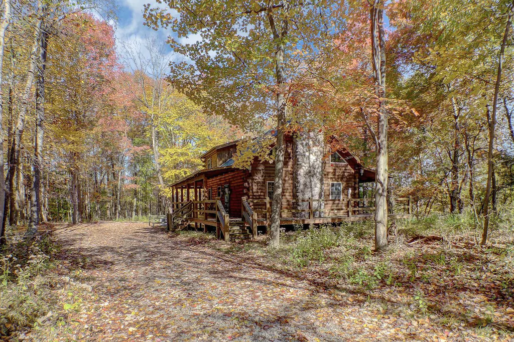 Luxury Whitetail Pines Romantic Cabin Rental 
