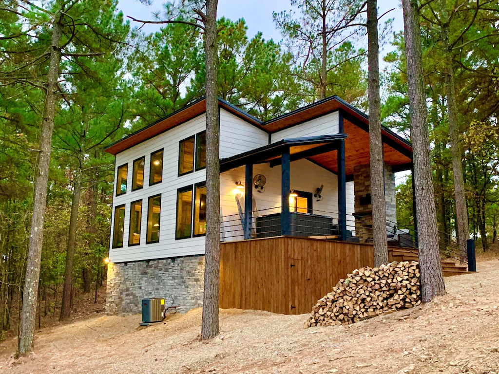 Mini Marshmallow - Farmhouse Honeymoon Couple's Cabin