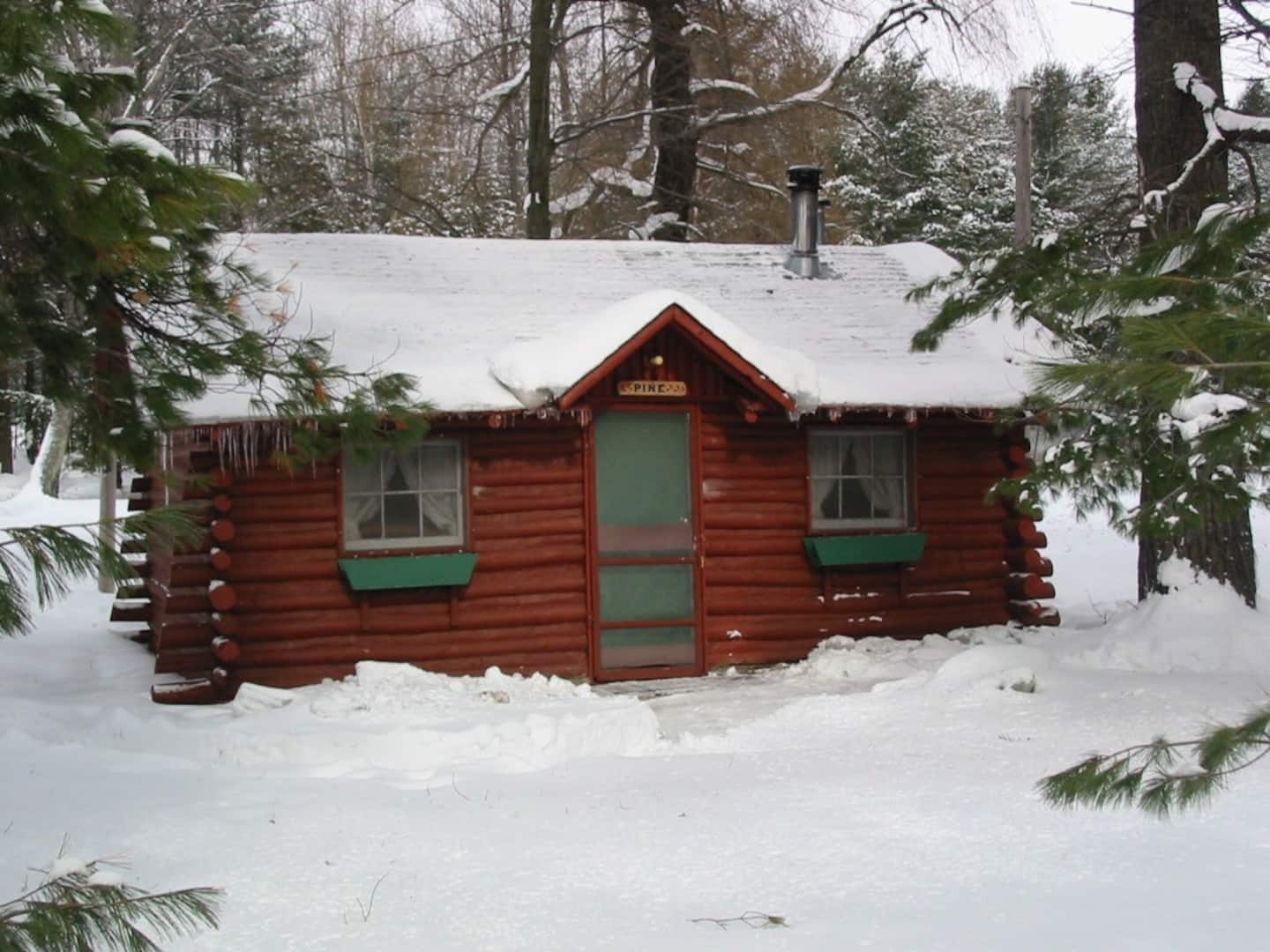 Secluded Log Cabin in Michigan with Hot Tub