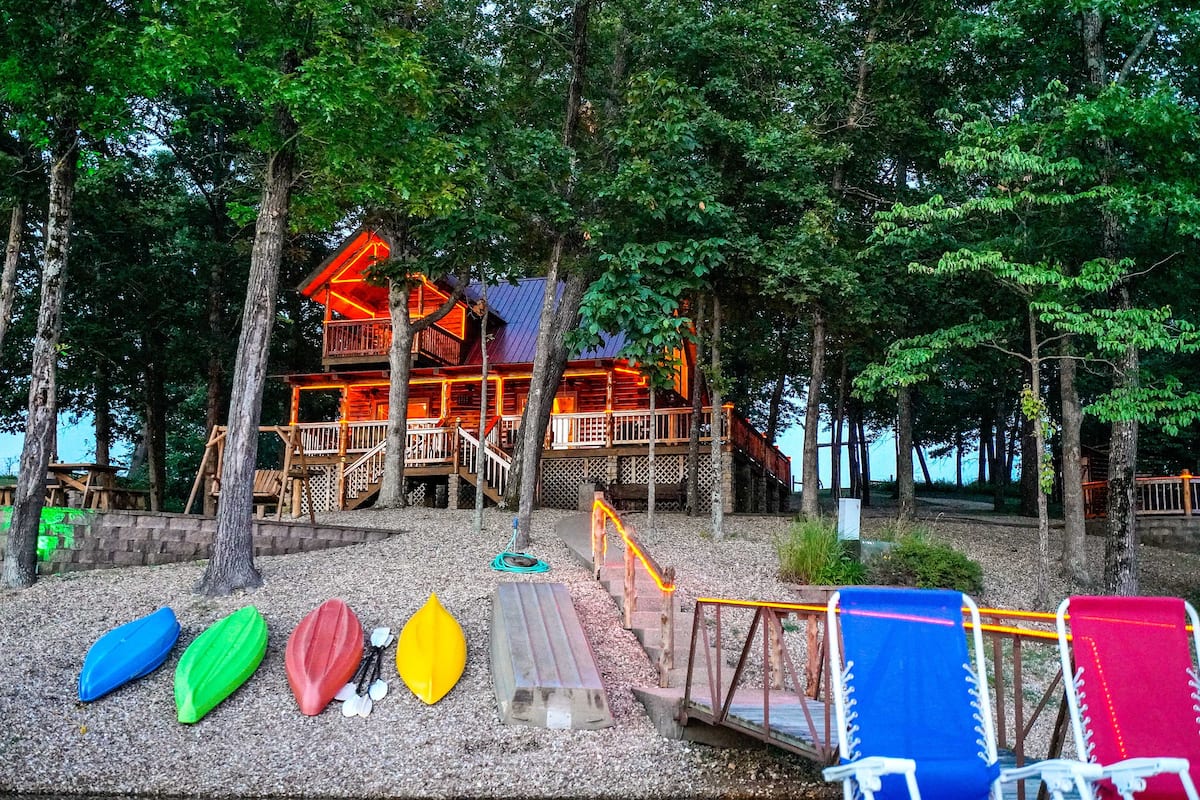 Secluded Missouri Cabin Rental on Lake