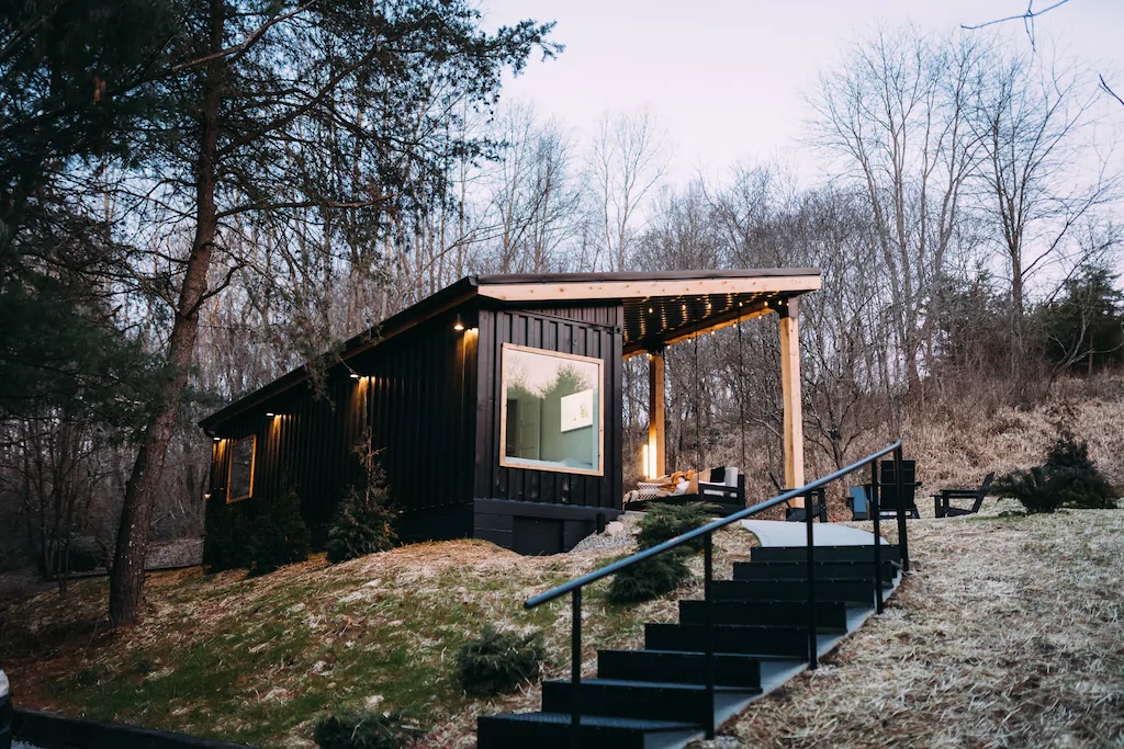 The Lily Pad Tiny Home - Romantic Cabin Hocking Hills