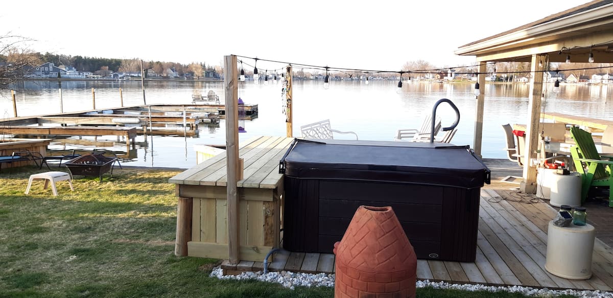 Tiny house living on Lake Fenton Michigan Hot Tub