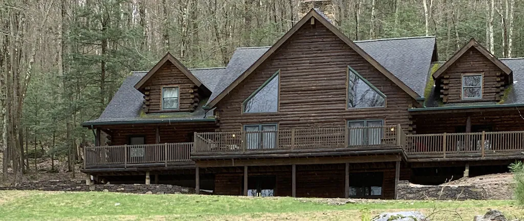 Beautiful Log Cabin in Connecticut with 20 acres of privacy