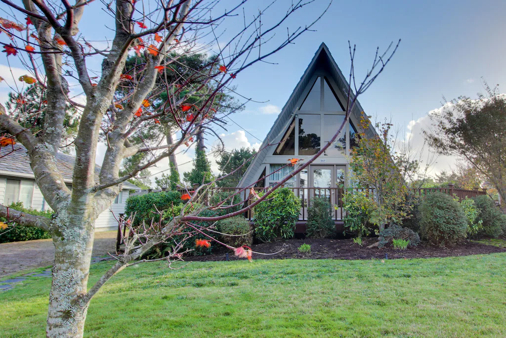 Charming Oregon A-Frame Cabin Vacation Rental