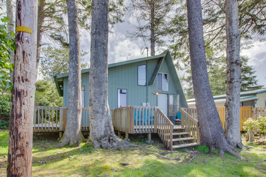 Cozy Oregon A-frame Cabin Rental with Large Deck