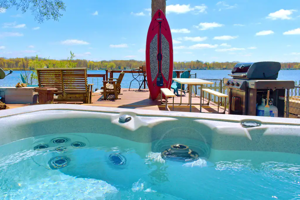 Lakefront Cabin with Hot Tub in Michigan