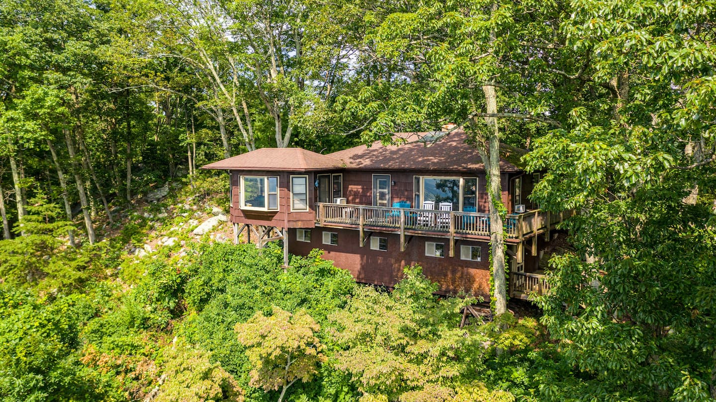 Mountain Top Secluded Cabin Rental Virginia