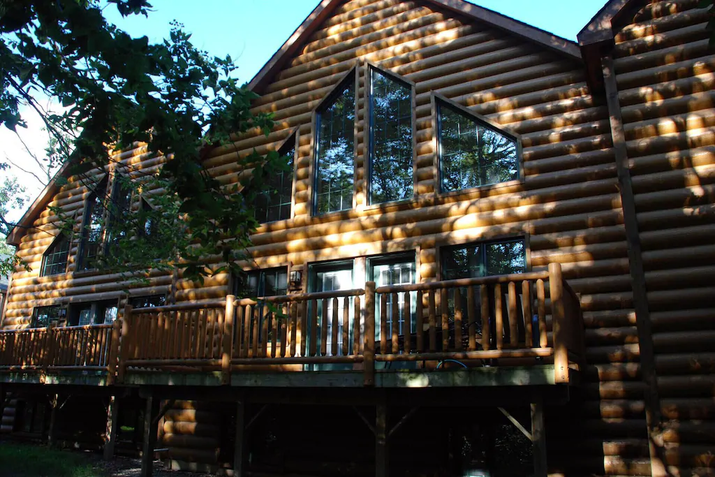 Oglesby Cabin - Secluded Luxury Cabin Rental in Illinois