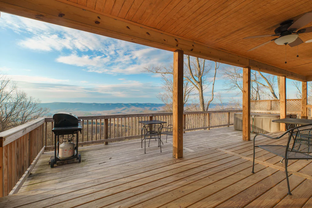 Overlook Cabin with Hot Tub