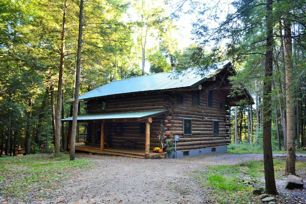 Secluded Cabin in the Woods of Pen