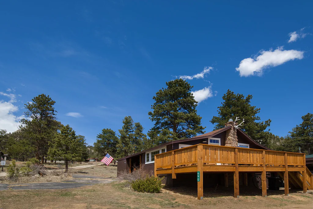 Secluded & Private Vintage Estes Cabin with Big Views