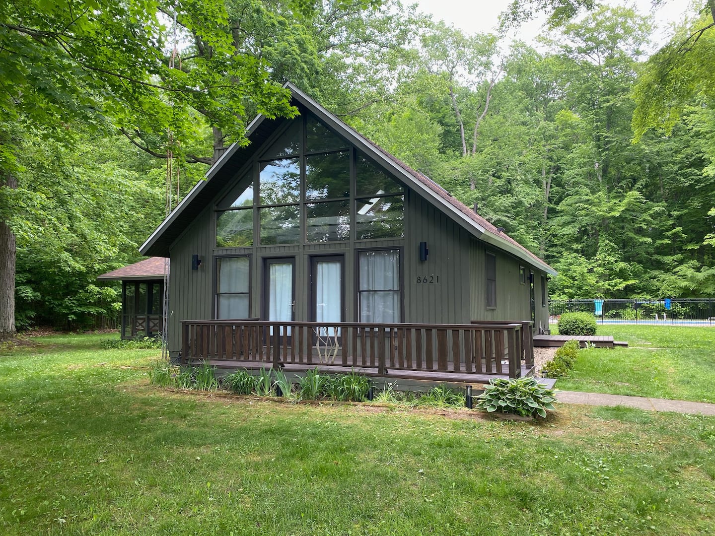 Two Oaks Cabin Rental in Michigan