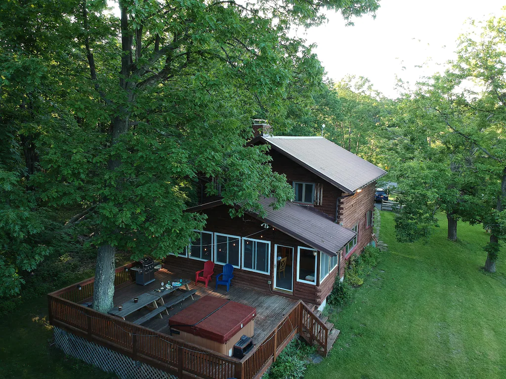 Classic & Romantic Log Cabin