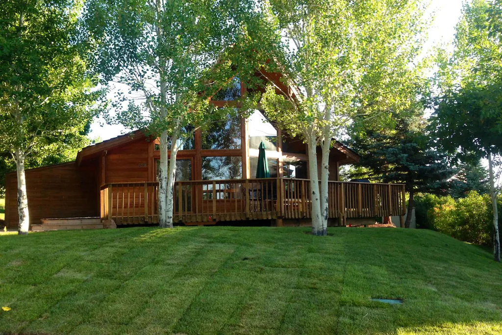 Dog-Friendly Cabin with Shared Heated Pool and Outdoor Hot Tub