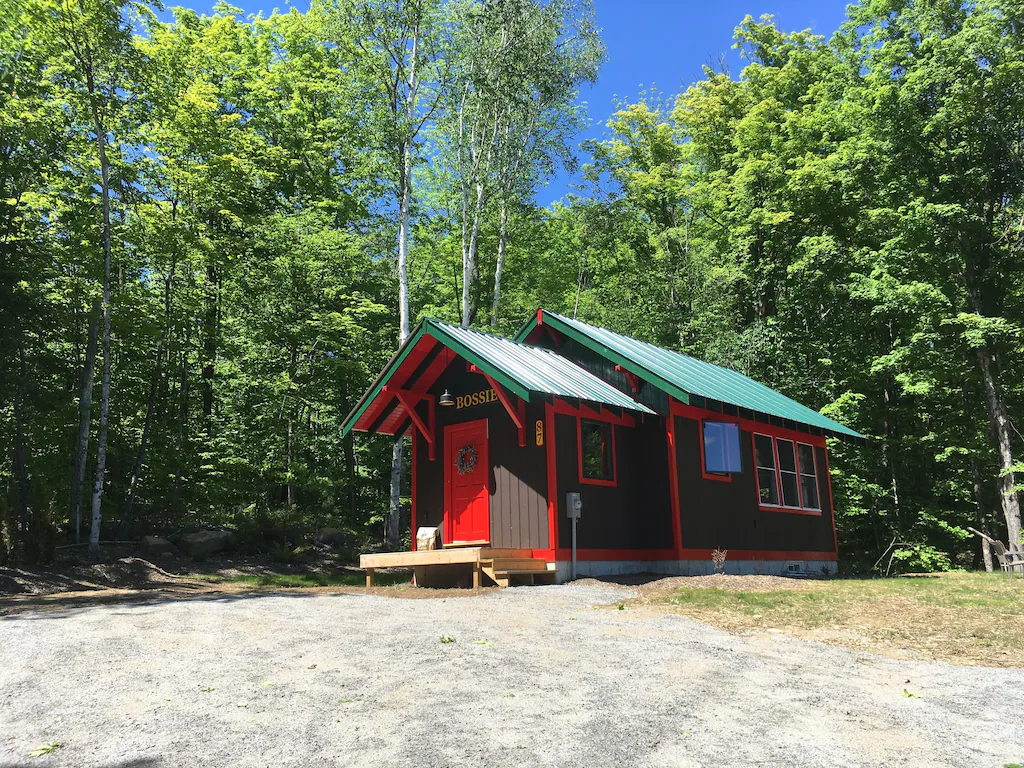 Handcrafted mountain cabin in New York with Hot Tub