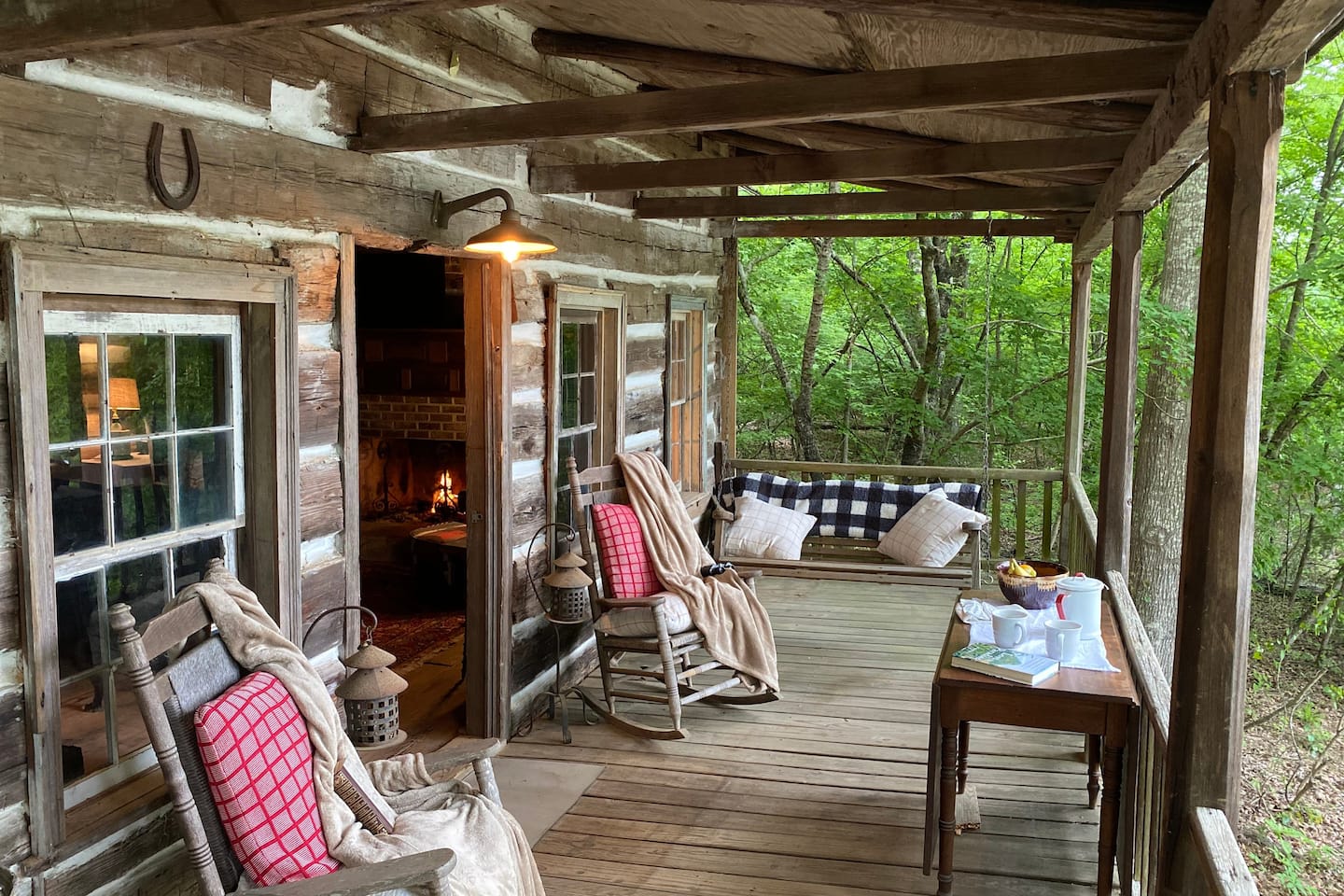 Historic Log cabin on private fishing lake