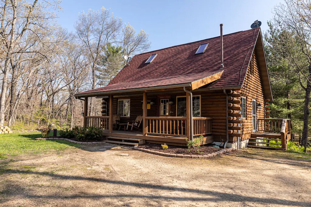 Lazy Bear Log Cabin - Secluded Cabin Rental in Wisconsin