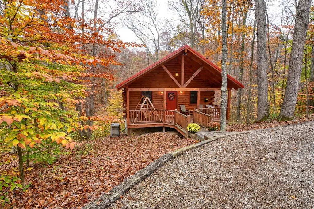 Lazy Oaks Romantic Cabin for Two in Ohio