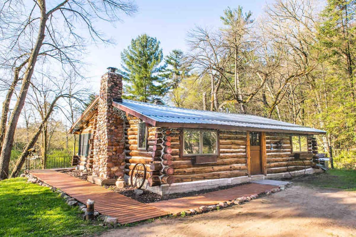 Lil Kick Back on Elk Creek - Secluded Cabin Airbnb Wisconsin