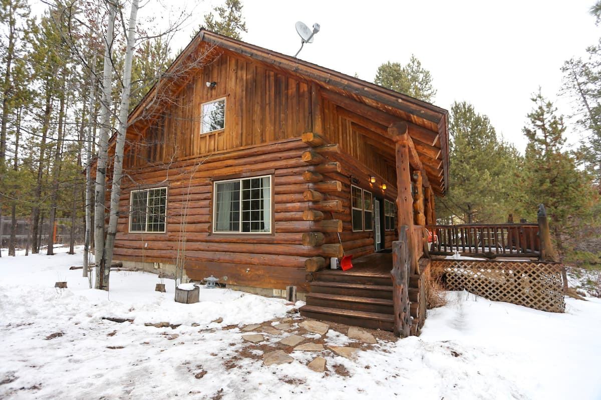 Little Deschutes Cabin Romantic Hot TUb ORegon