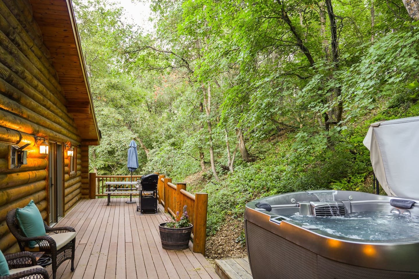 Log Haven - Romantic Utah Cabin Rental with Hot Tub