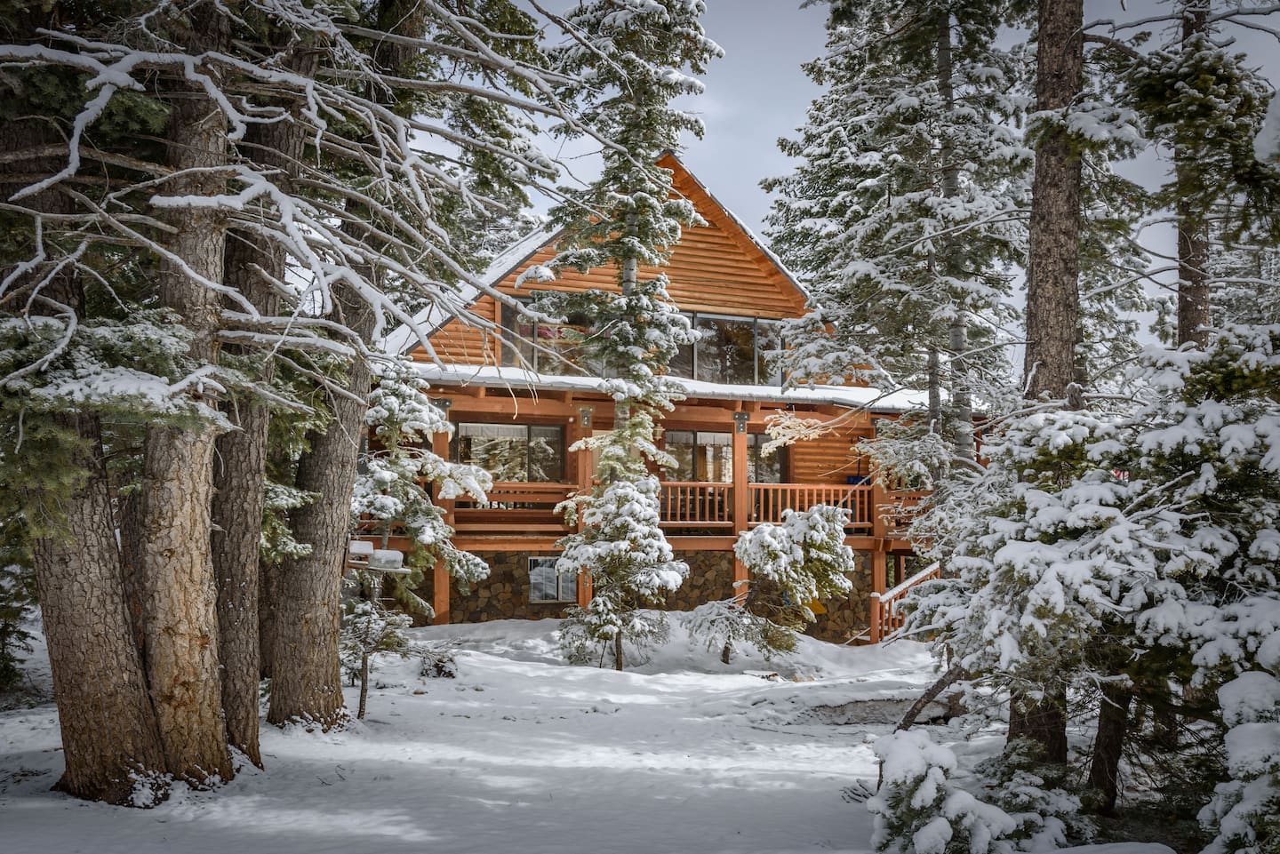 Luxurious Spa Cabin Rental Utah Romantic Getaway