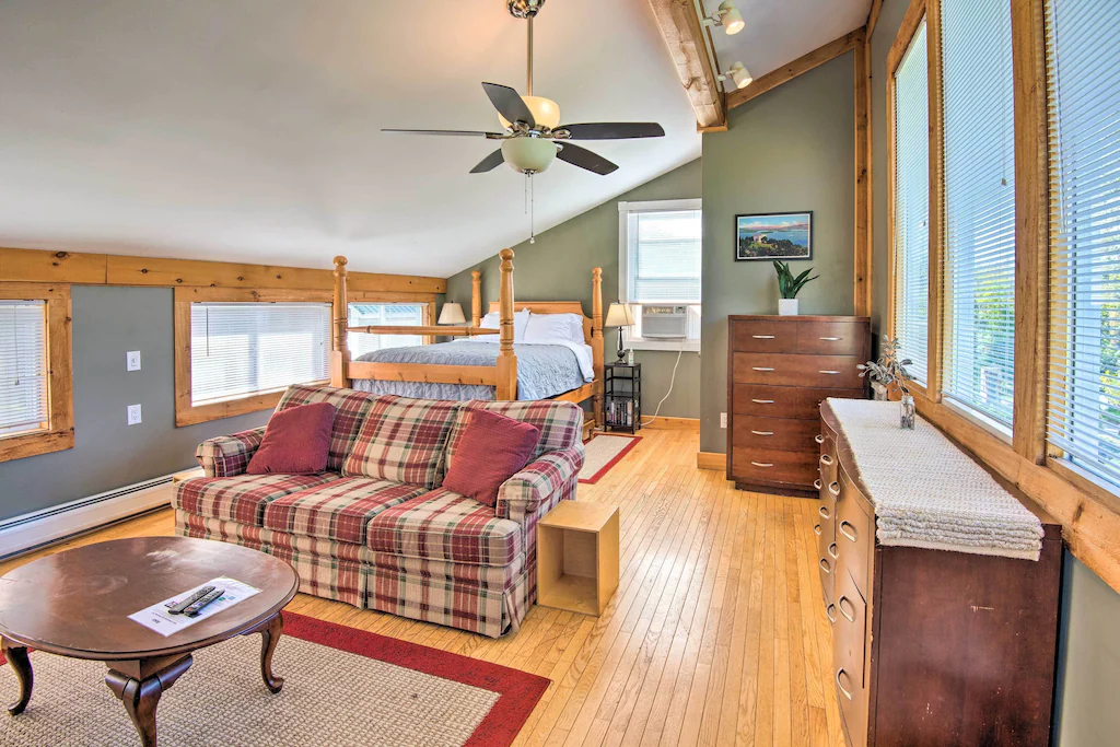 New Hampshire Cabin Rental with Hot Tub