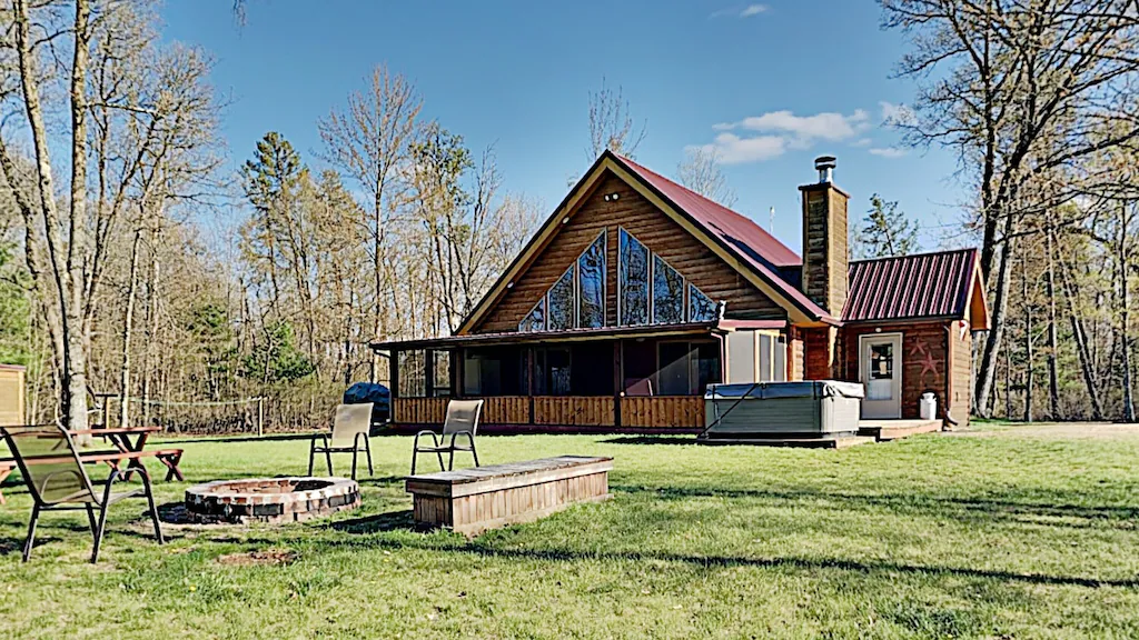 Northwoods Getaway - Secluded Cabins in Wisconsin