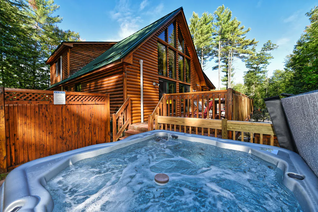 Romantic Log Cabin in New Hampshire with Hot Tub