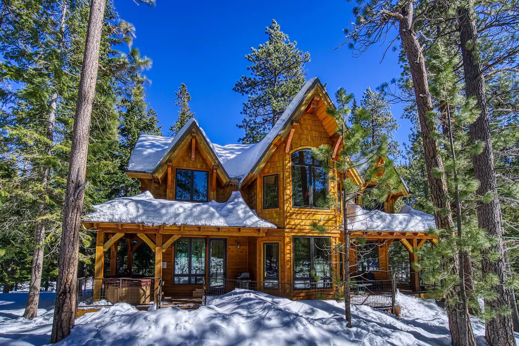 Romantic Luxury Cabin:Home, private hot tub on Tumalo Lake in Bend Oregon