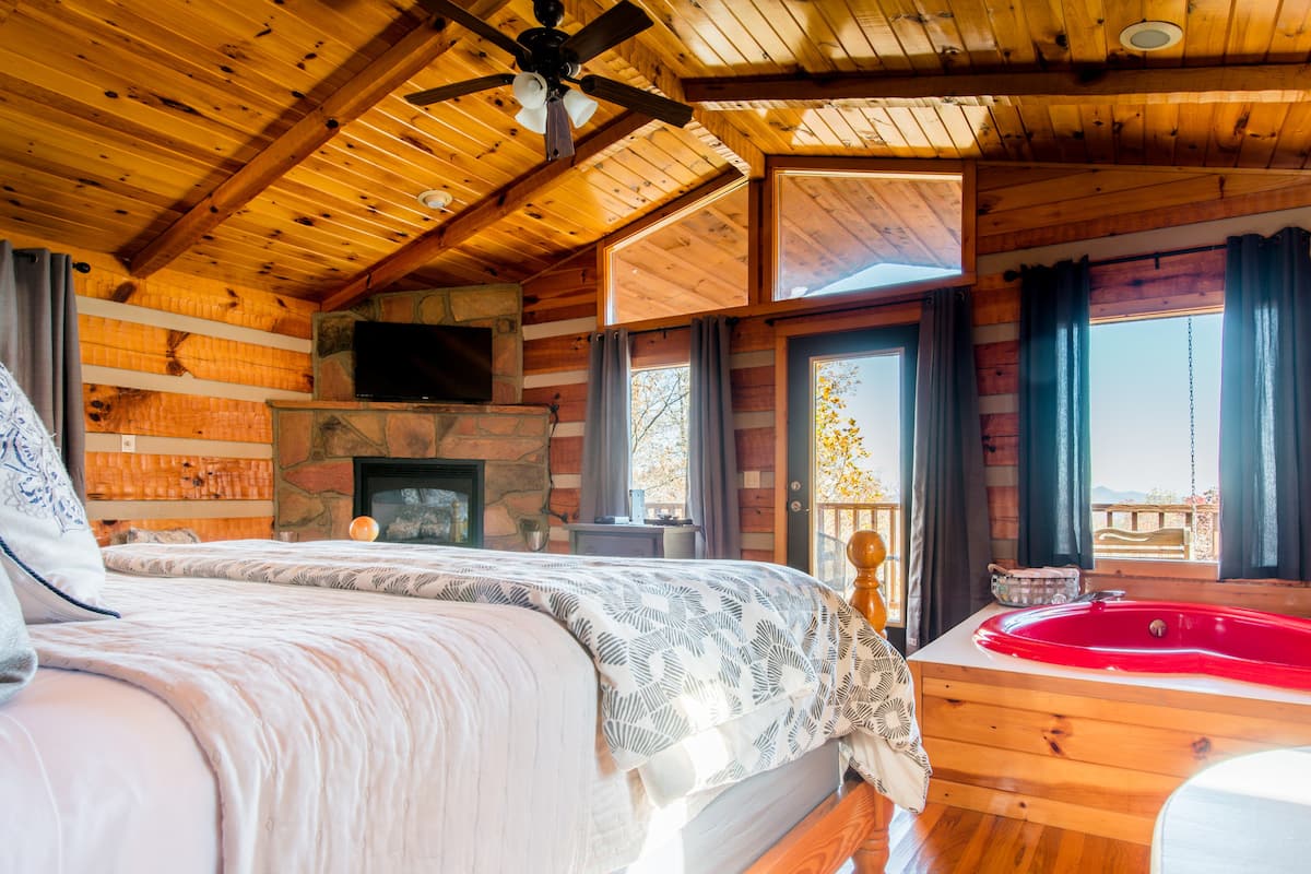 Romantic Mountain View Secluded Cabin Gatlinburg Tennessee