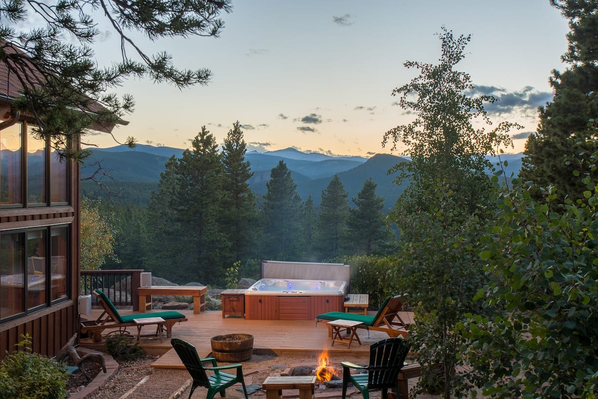 Secluded Mountain Cabin with ROmantic Hot TUb