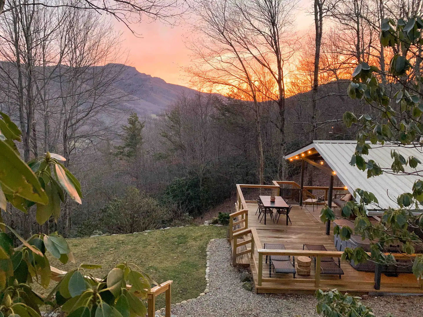 The Hillside House - Amazing Grandfather Mountain views in Romantic North Carolina Cabin