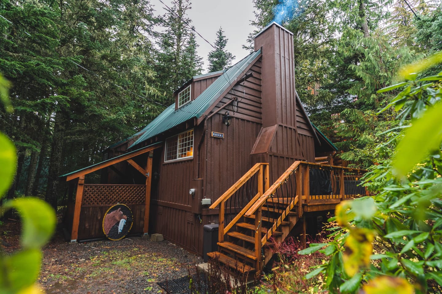 Wonderful Cabin with Hot Tub & Fireplace in Govi Oregon