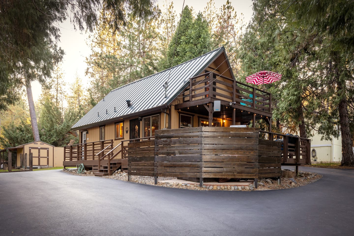 Cozy Cabin in the Trees Near Yosemite