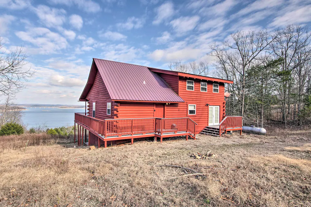 Large Cabin with Deck Overlooking Norfork Lake Arkansas