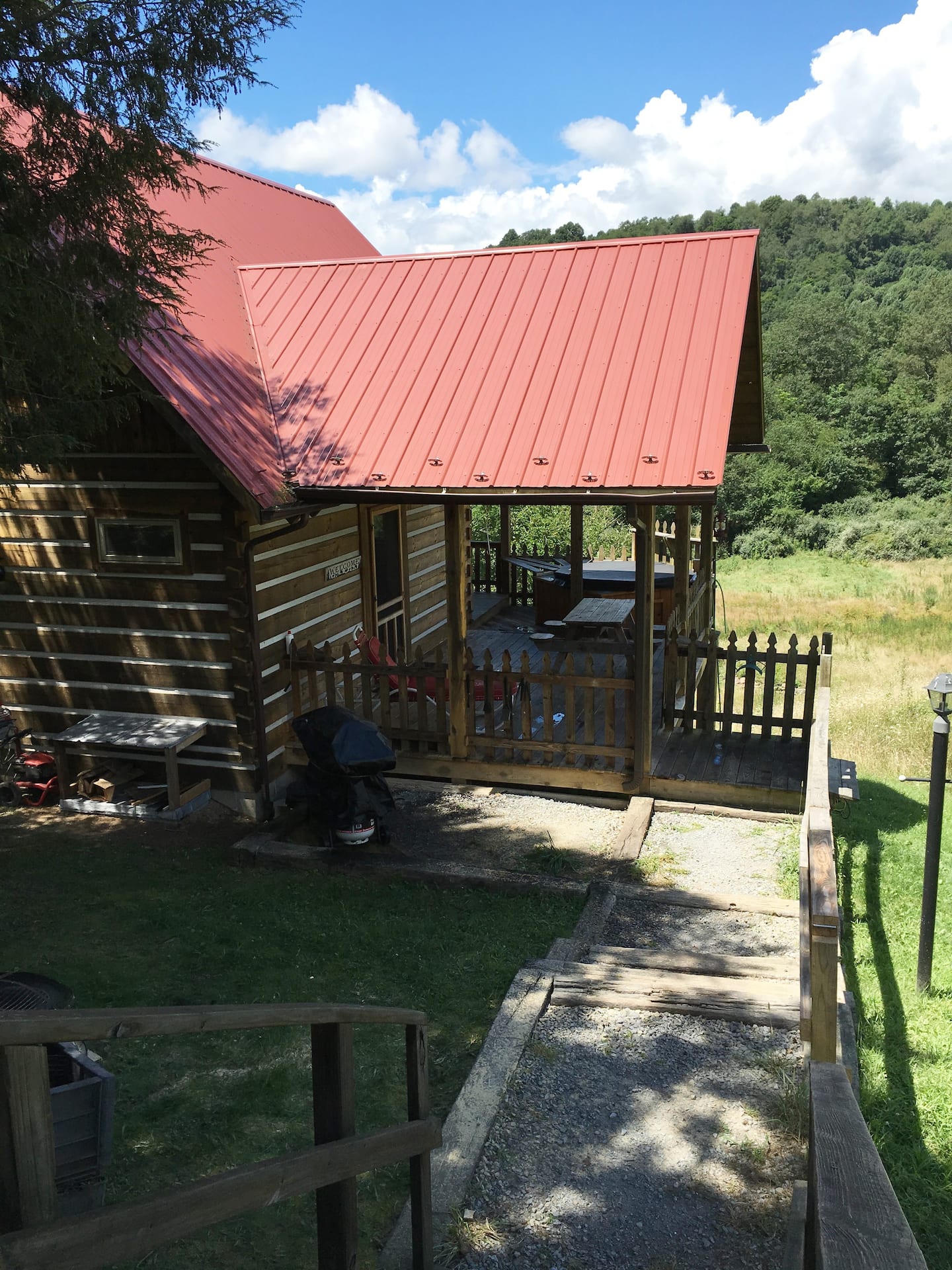 Locust Hill Cabin Secluded with Hot Tub