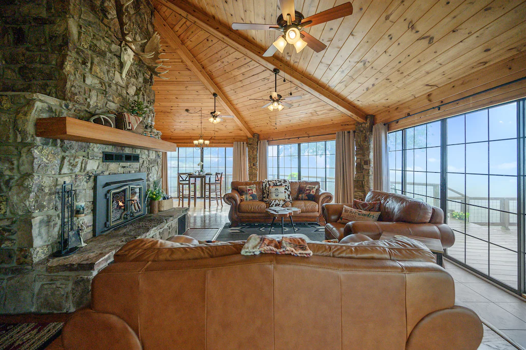 Mountain Stone Lodge — Top of the Mountain Cabin with Panoramic Views