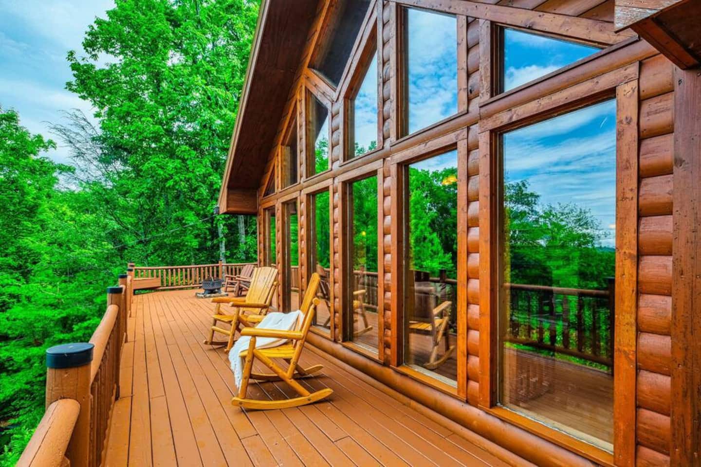 Quaint & Cozy Cabin Rental For Two in Tennessee