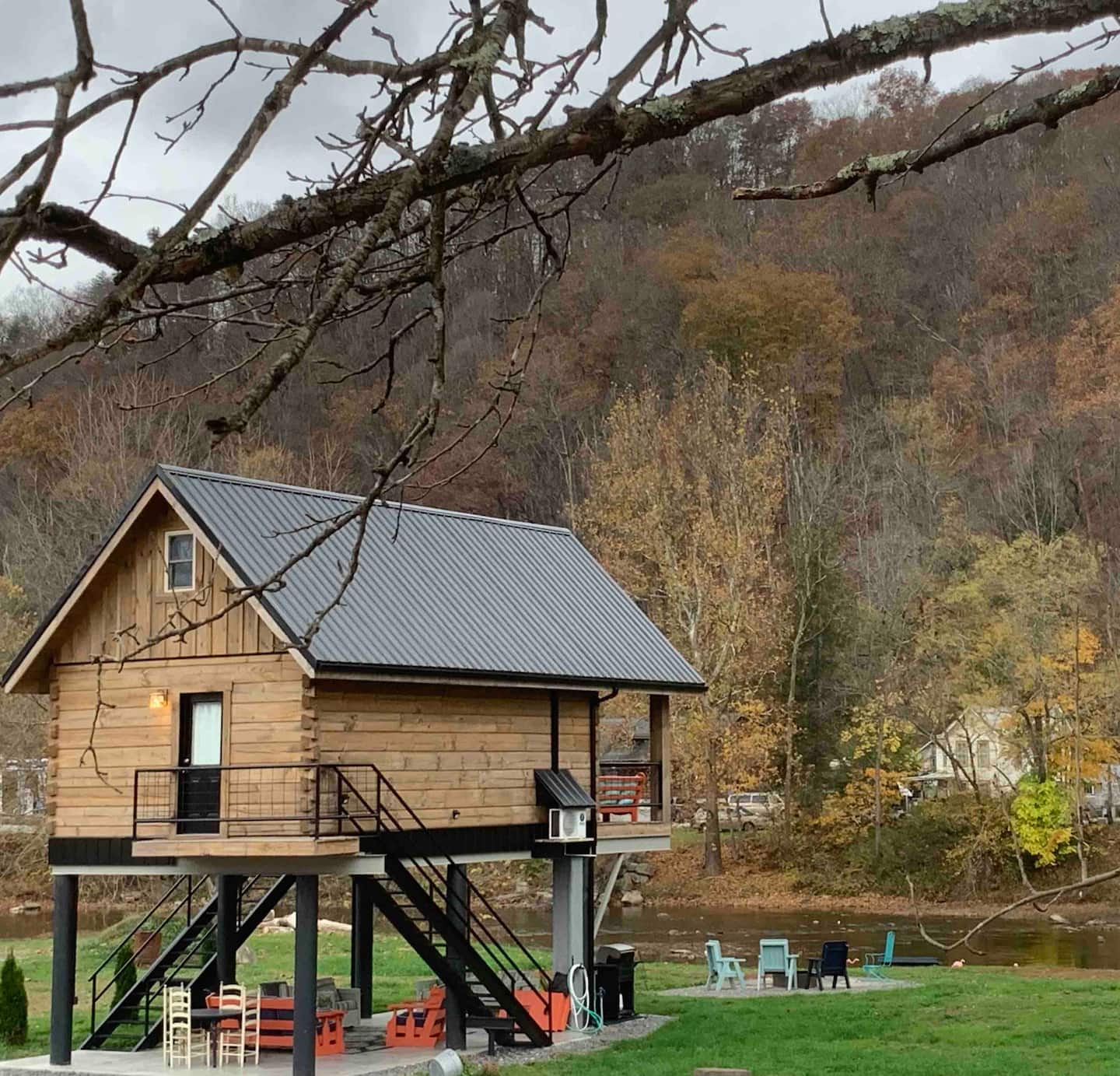 Rivers Edge Relaxing Secluded Log Cabin