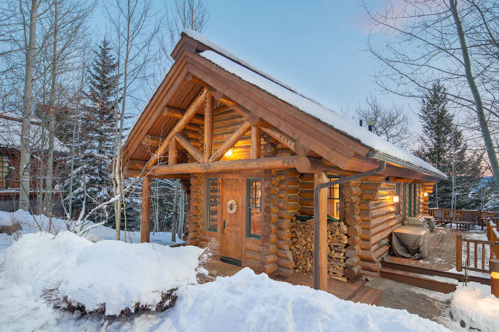 Romantic Cabin Rental with Hot Tub